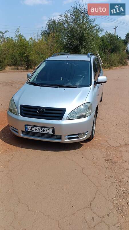 Toyota Avensis verso (2003)