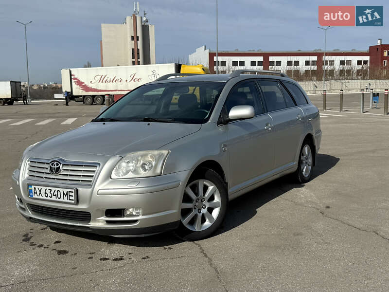 Toyota Avensis (2003)