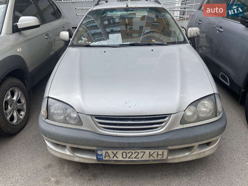 Toyota Avensis (1999)