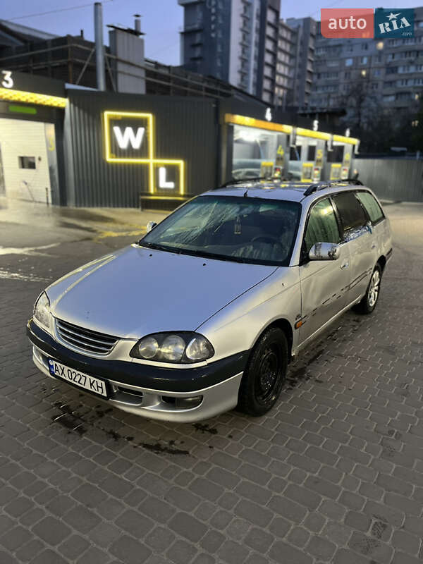Toyota Avensis (1999)