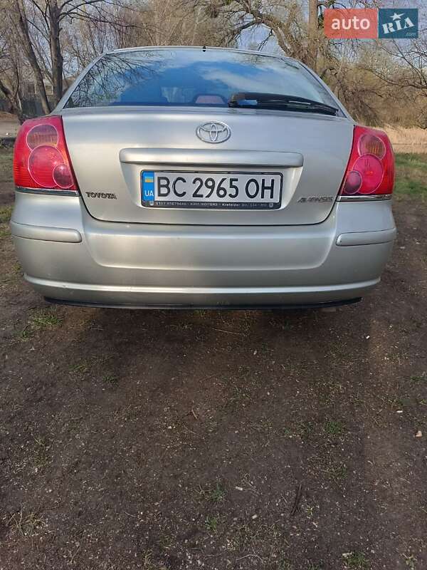 Toyota Avensis (2005)