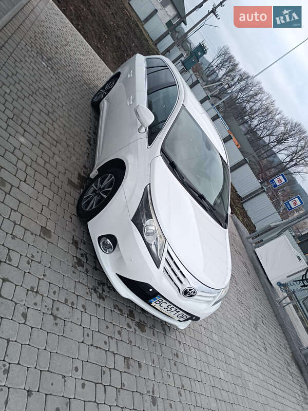 Toyota Avensis (2013)