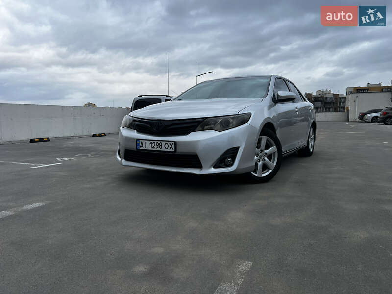 Toyota Camry (2013)