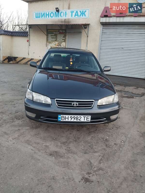 Toyota Camry (2001)