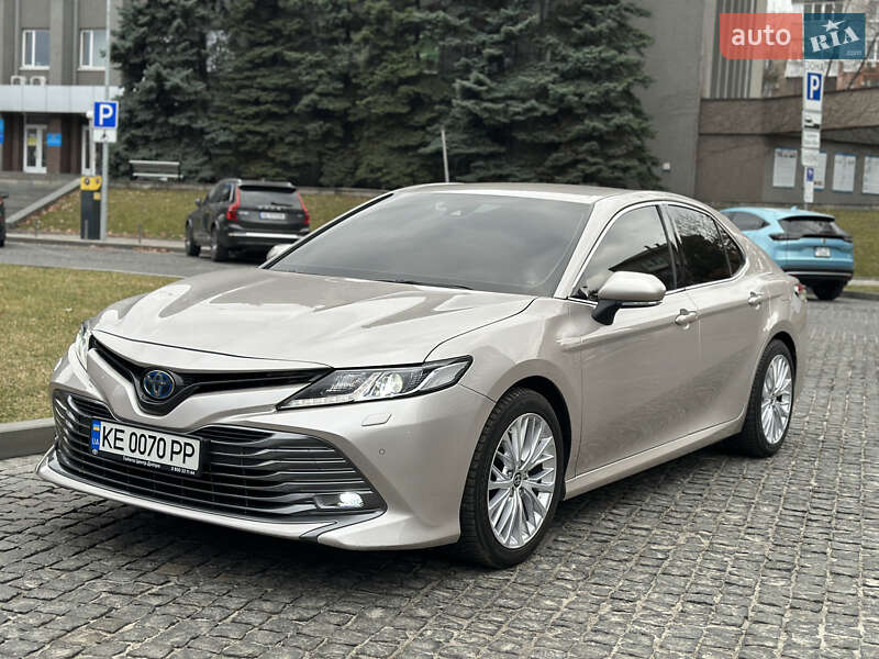 Toyota Camry (2020)