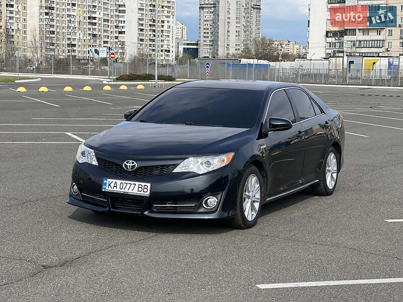 Toyota Camry (2012)