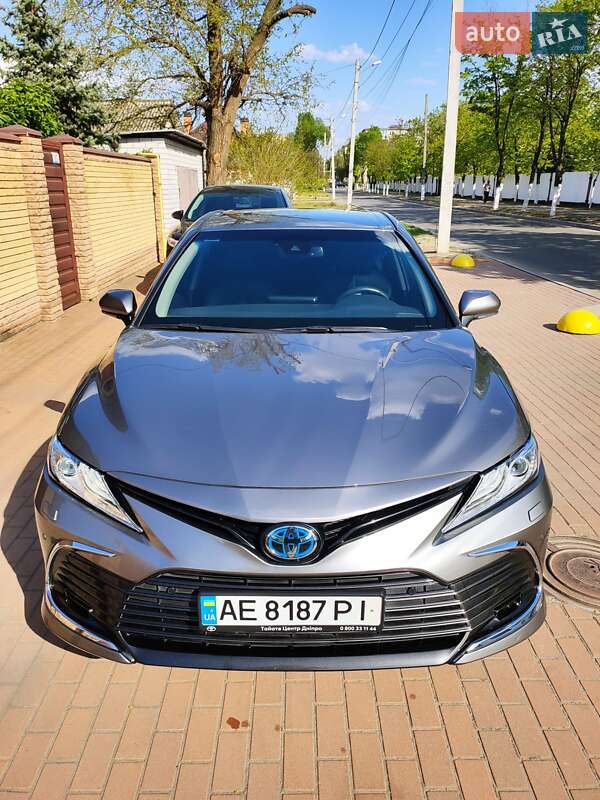 Toyota Camry (2021)