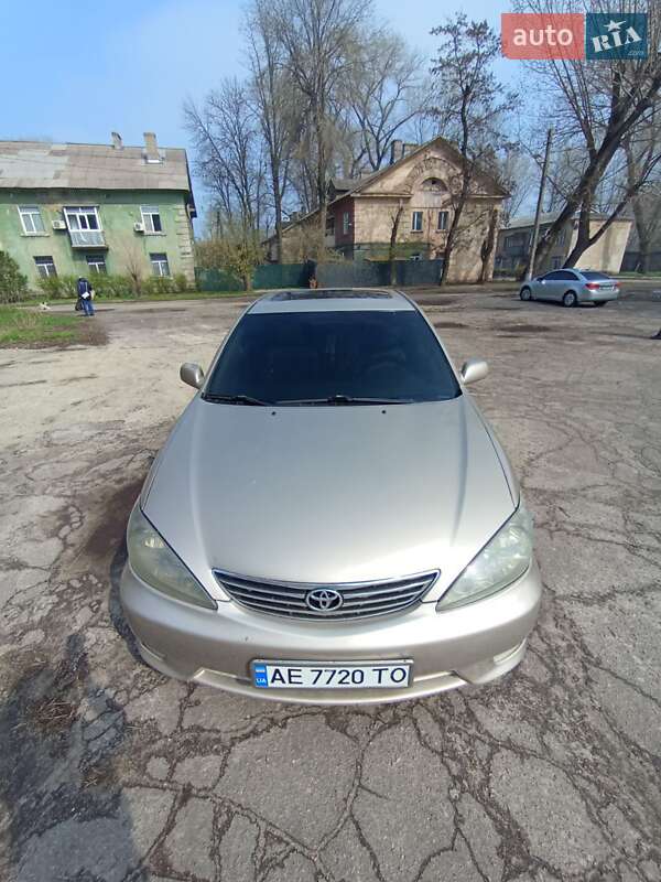 Toyota Camry (2004)