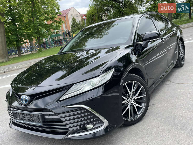 Toyota Camry (2021)