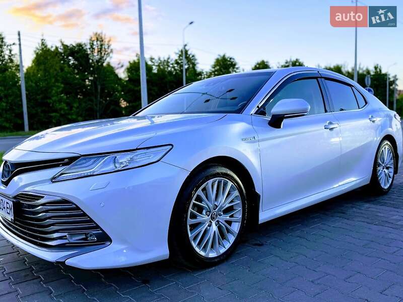Toyota Camry (2019)