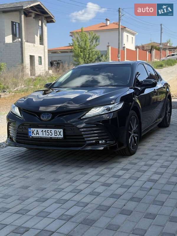 Toyota Camry (2024)