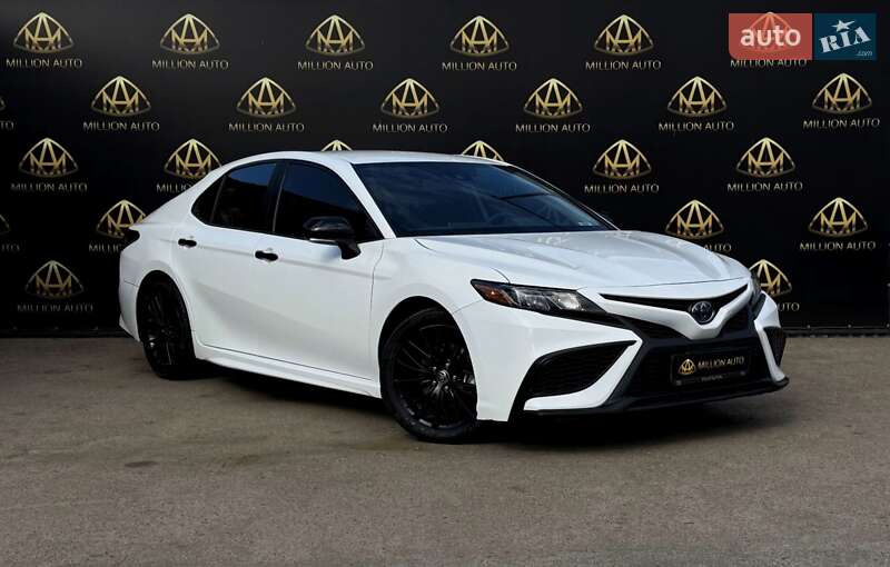 Toyota Camry (2021)