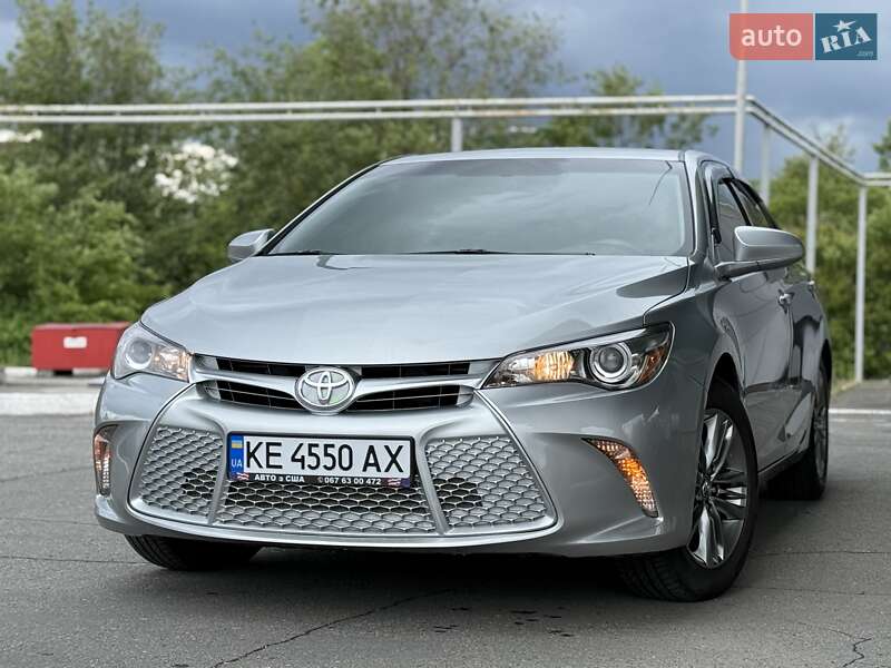 Toyota Camry (2016)