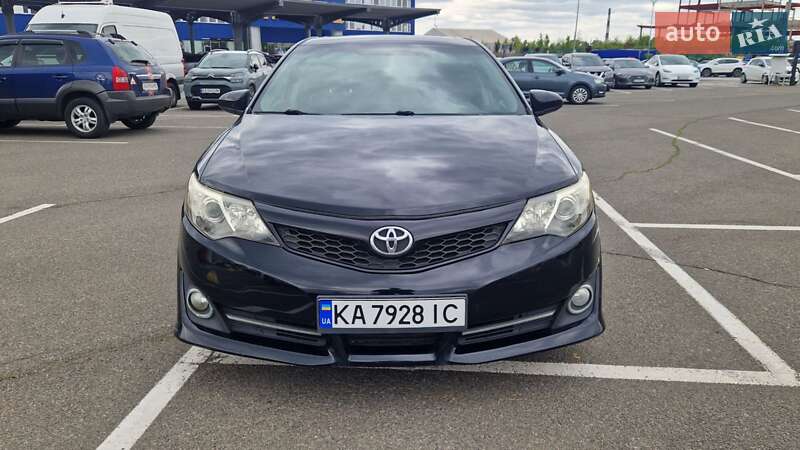 Toyota Camry (2014)