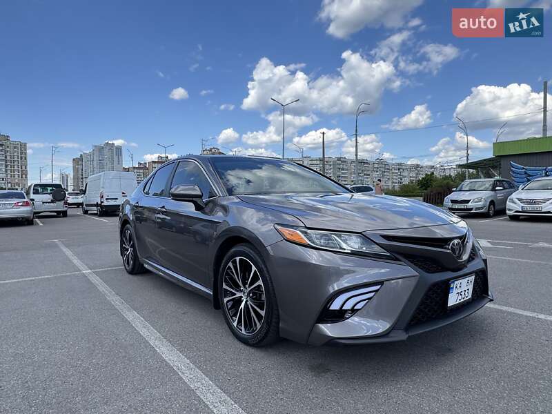 Toyota Camry (2018)