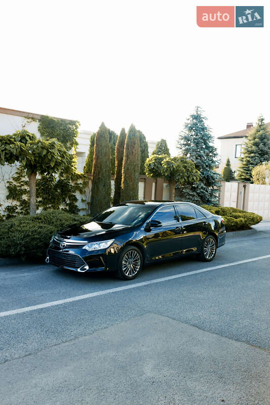 Toyota Camry (2014)