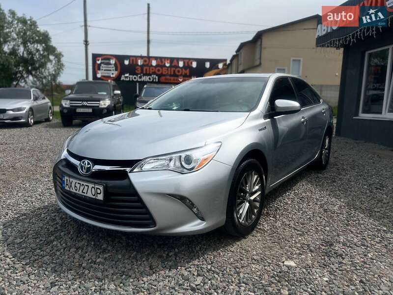 Toyota Camry (2016)