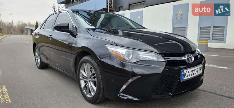 Toyota Camry (2016)