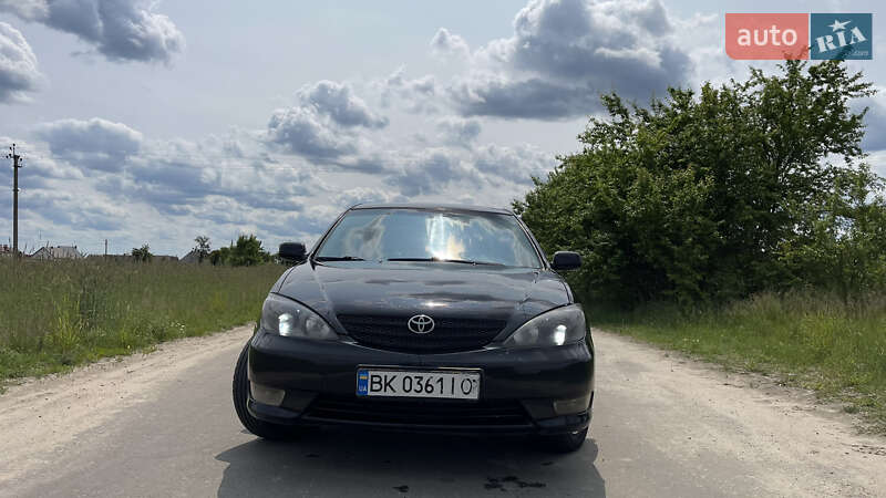 Toyota Camry (2004)