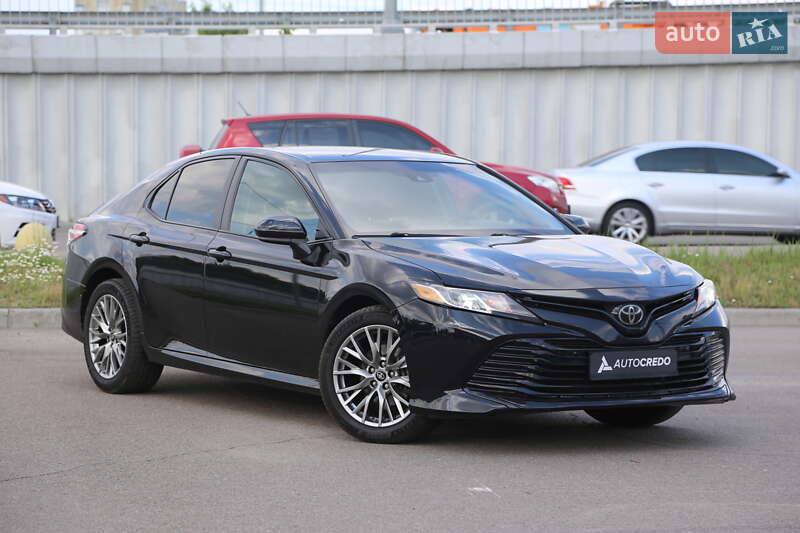 Toyota Camry (2019)