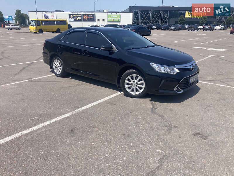 Toyota Camry (2017)