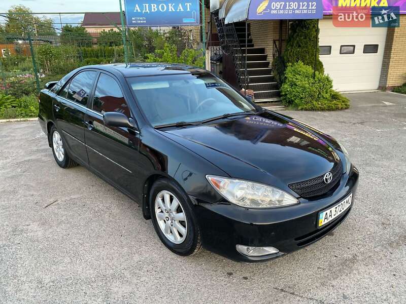Toyota Camry (2004)