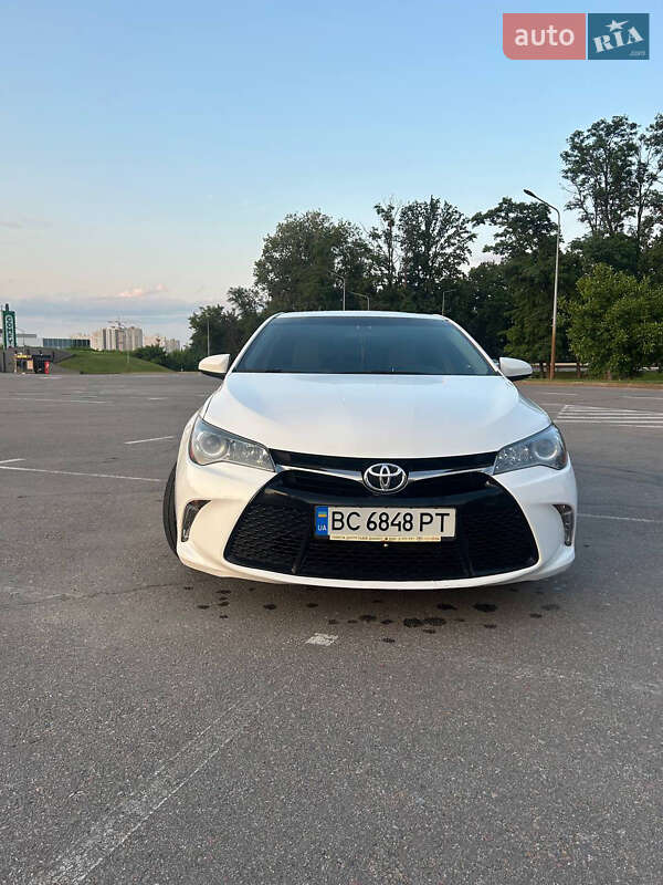 Toyota Camry (2014)