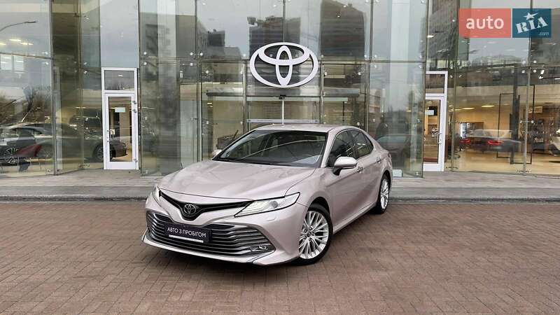 Toyota Camry (2017)