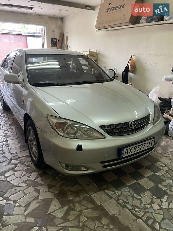 Toyota Camry (2003)