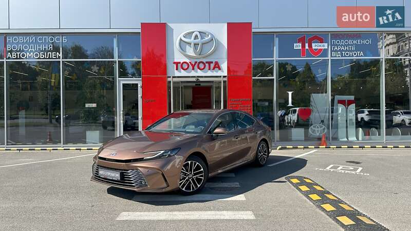 Toyota Camry (2024)