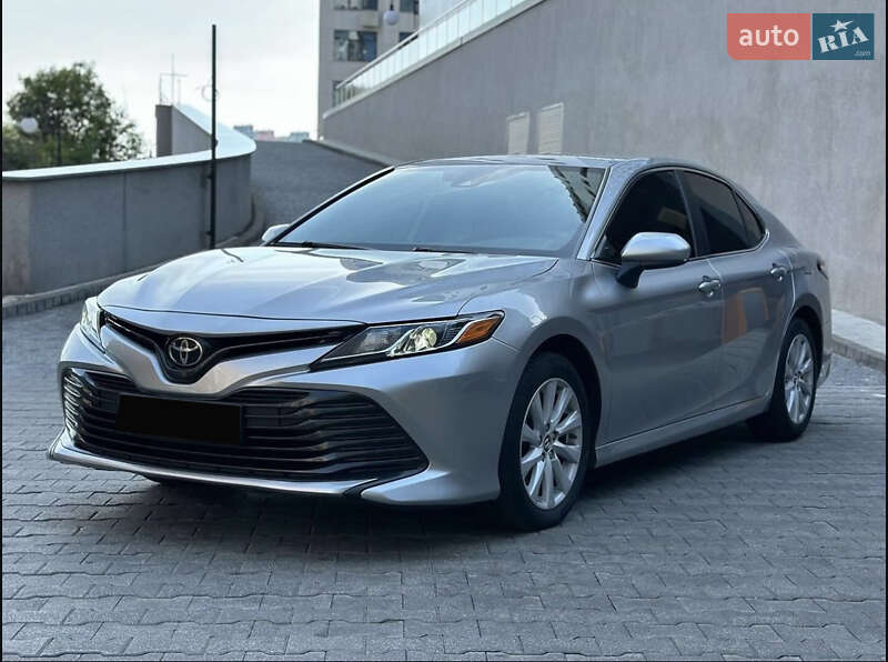 Toyota Camry (2018)
