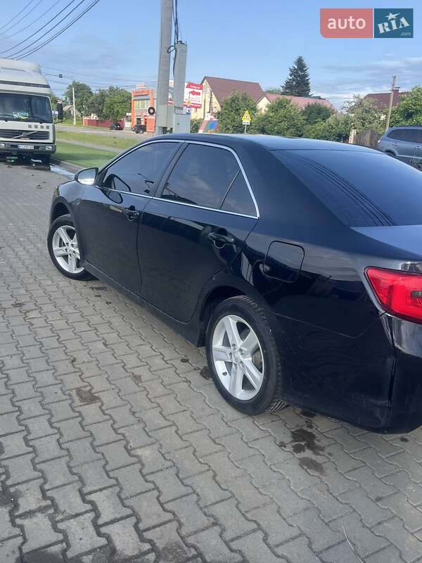 Toyota Camry (2014)