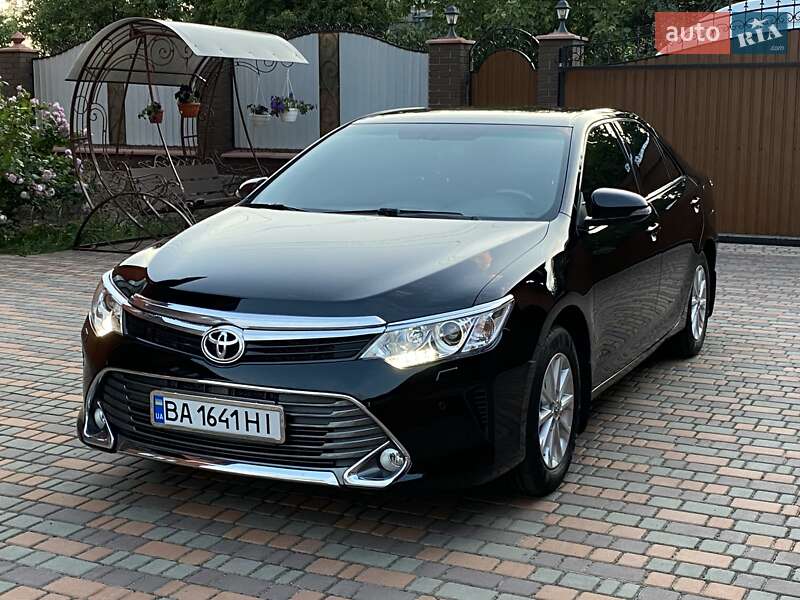 Toyota Camry (2016)