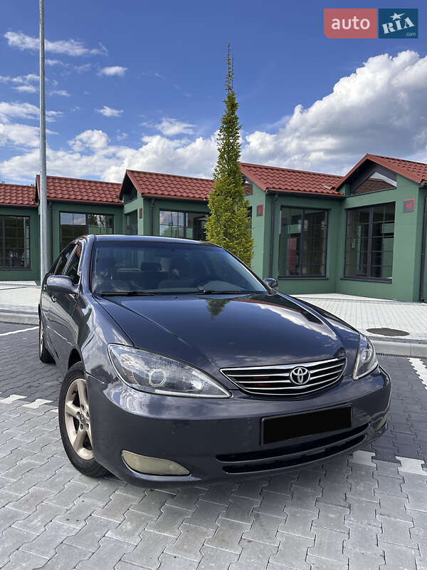 Toyota Camry (2003)