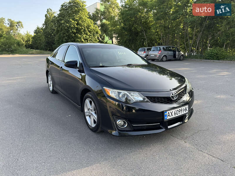 Toyota Camry (2012)