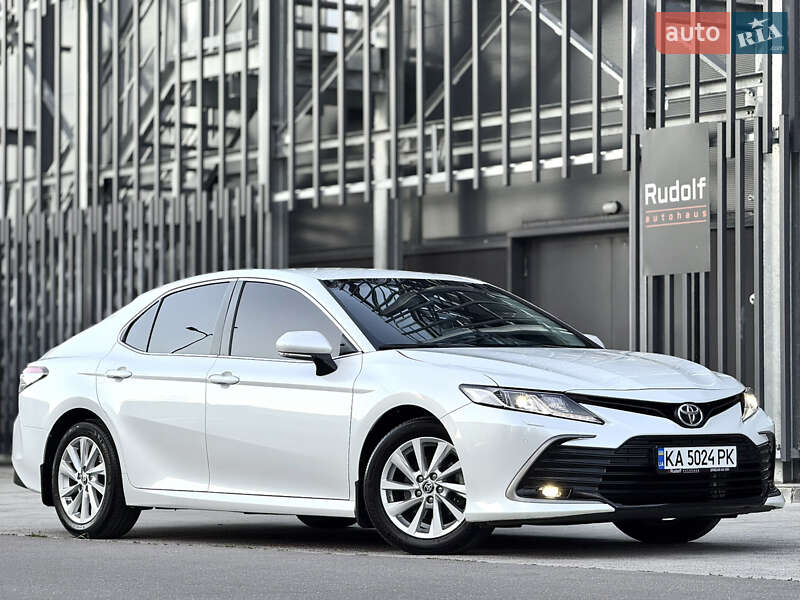 Toyota Camry (2022)