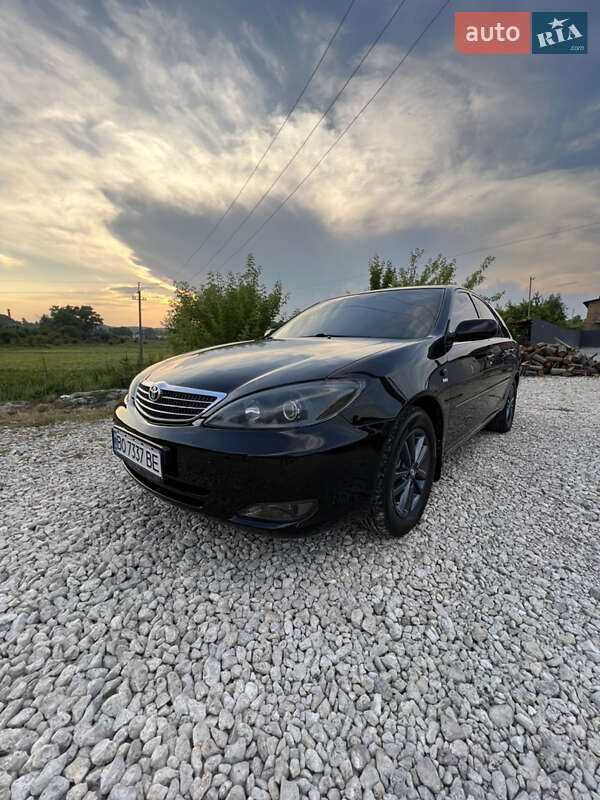 Toyota Camry (2003)