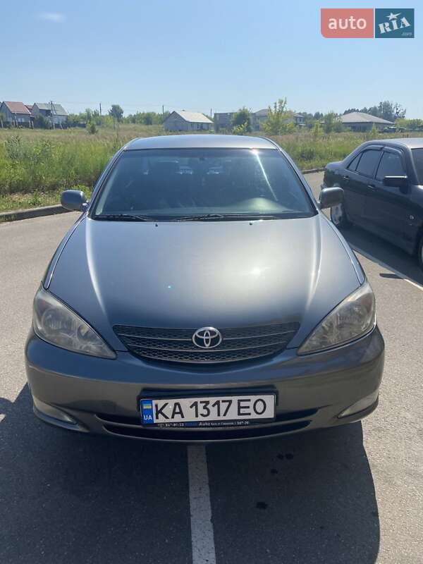 Toyota Camry (2003)