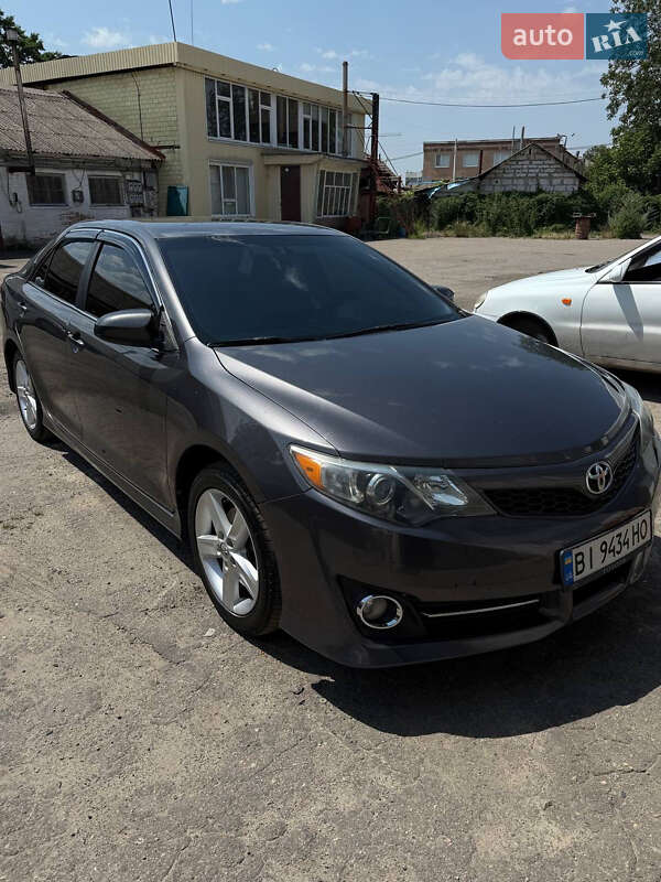 Toyota Camry (2013)
