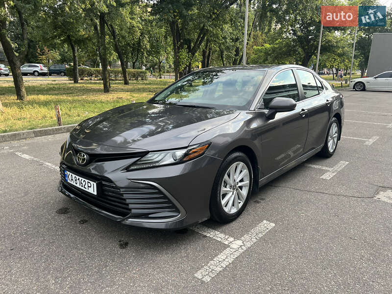 Toyota Camry (2022)