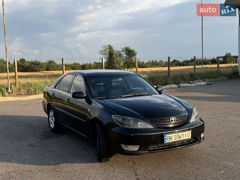 Toyota Camry (2004)