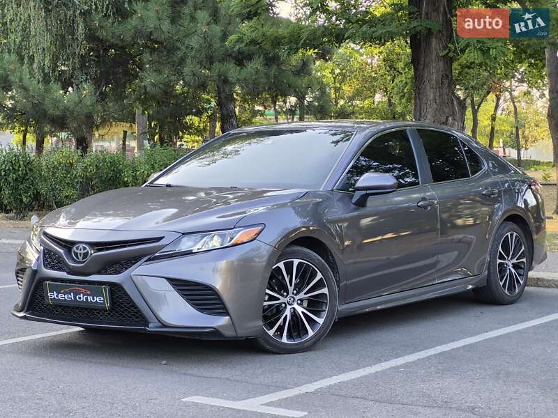 Toyota Camry (2017)