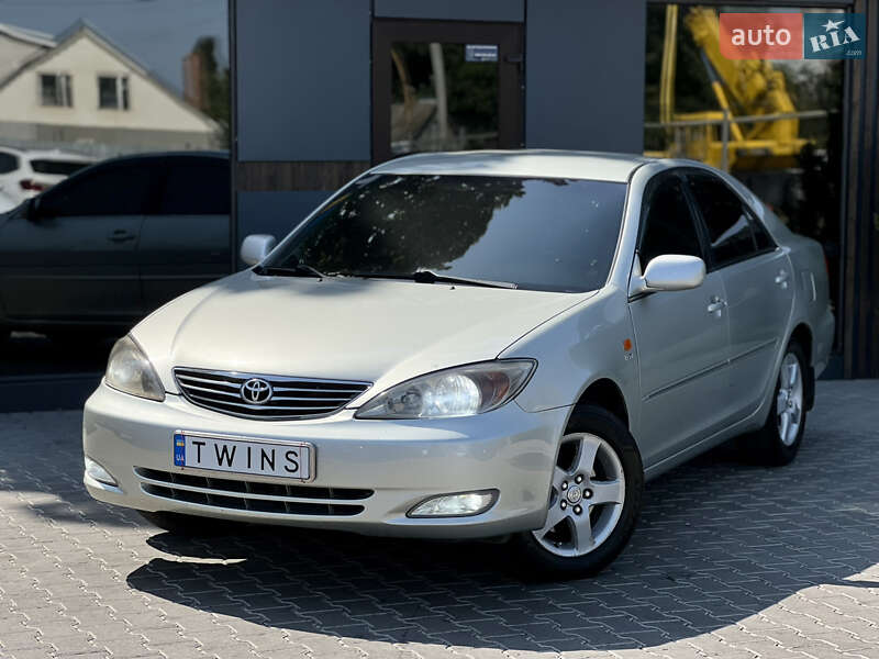 Toyota Camry (2003)