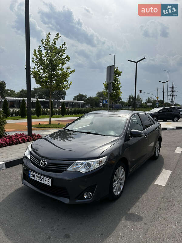 Toyota Camry (2015)