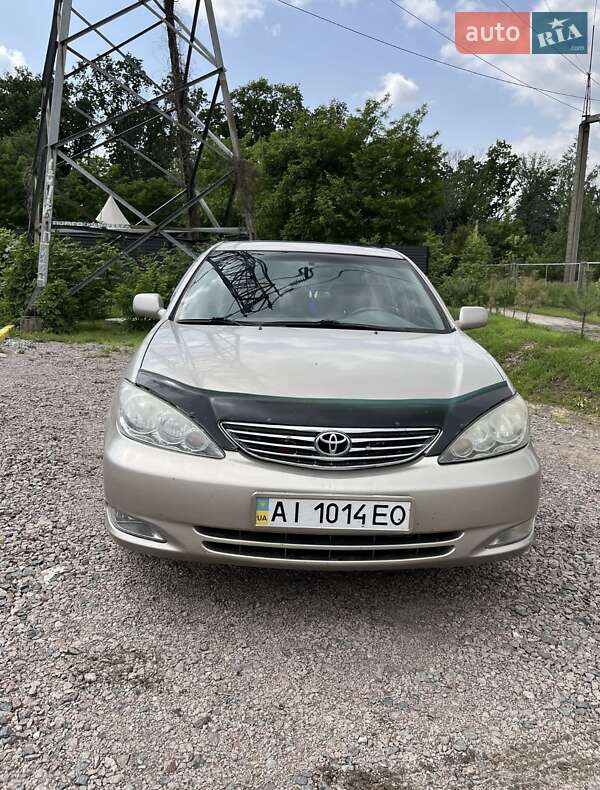 Toyota Camry (2004)