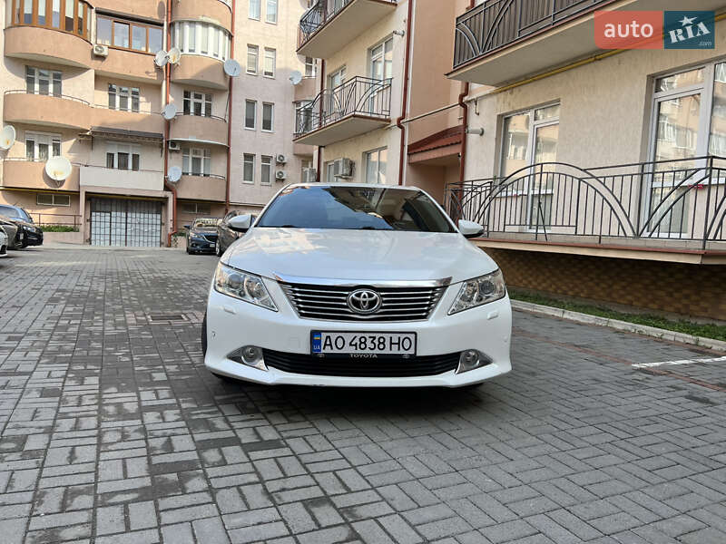 Toyota Camry (2012)