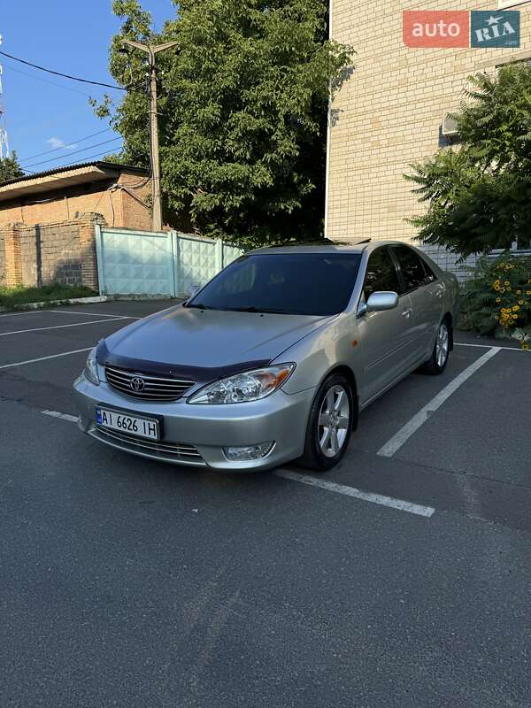 Toyota Camry (2004)