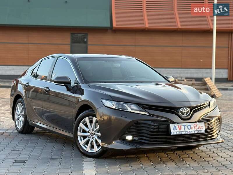 Toyota Camry (2019)