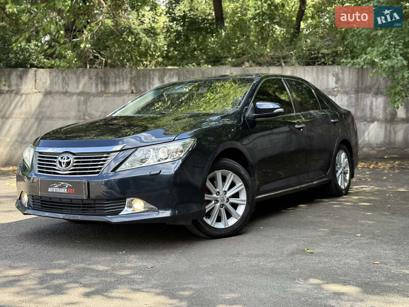 Toyota Camry (2012)