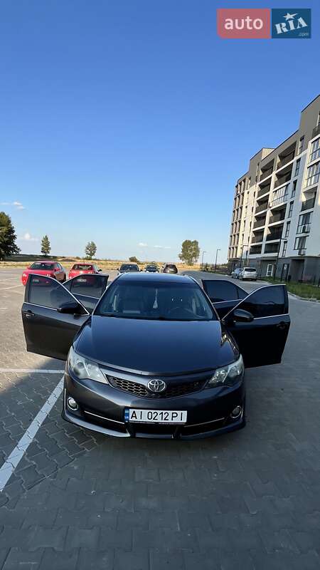 Toyota Camry (2013)